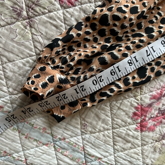 Topshop Animal Print Button Down Shirt Size 4 - Picture 8 of 9